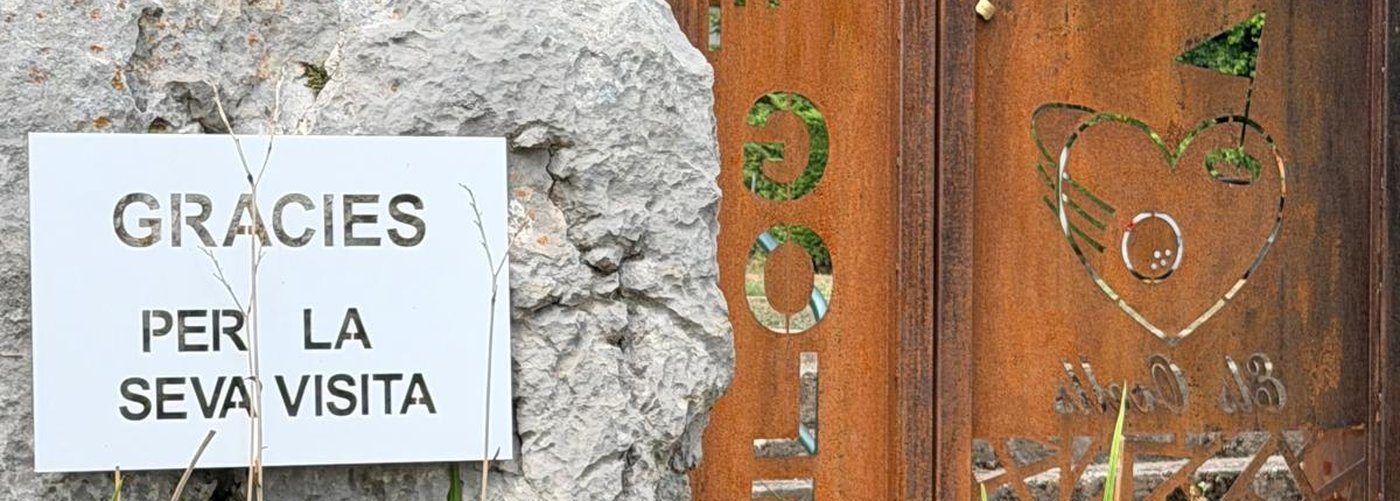 Rètol «Gràcies per la seva visita» a l’entrada d’Els Ocells