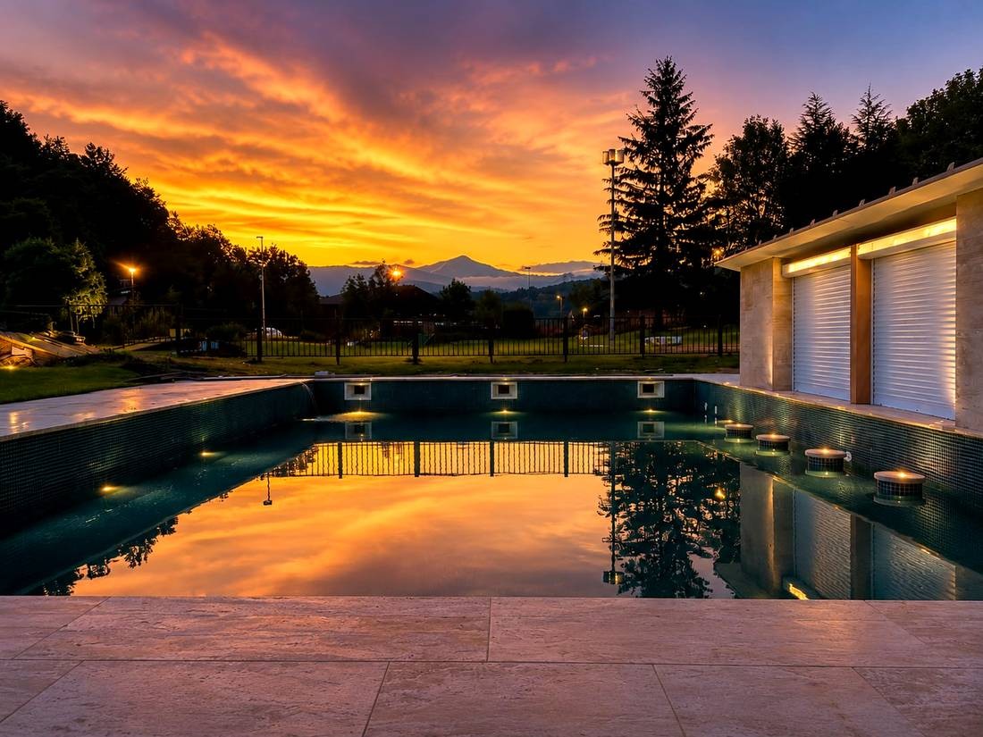 Piscina Els Ocells a la posta de sol